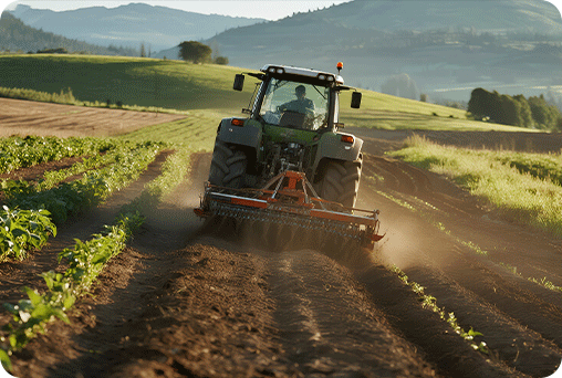 多平台 0001 Jimeng 2025 08 14 8101 生成一张农业机械正在作业的图，写实风格